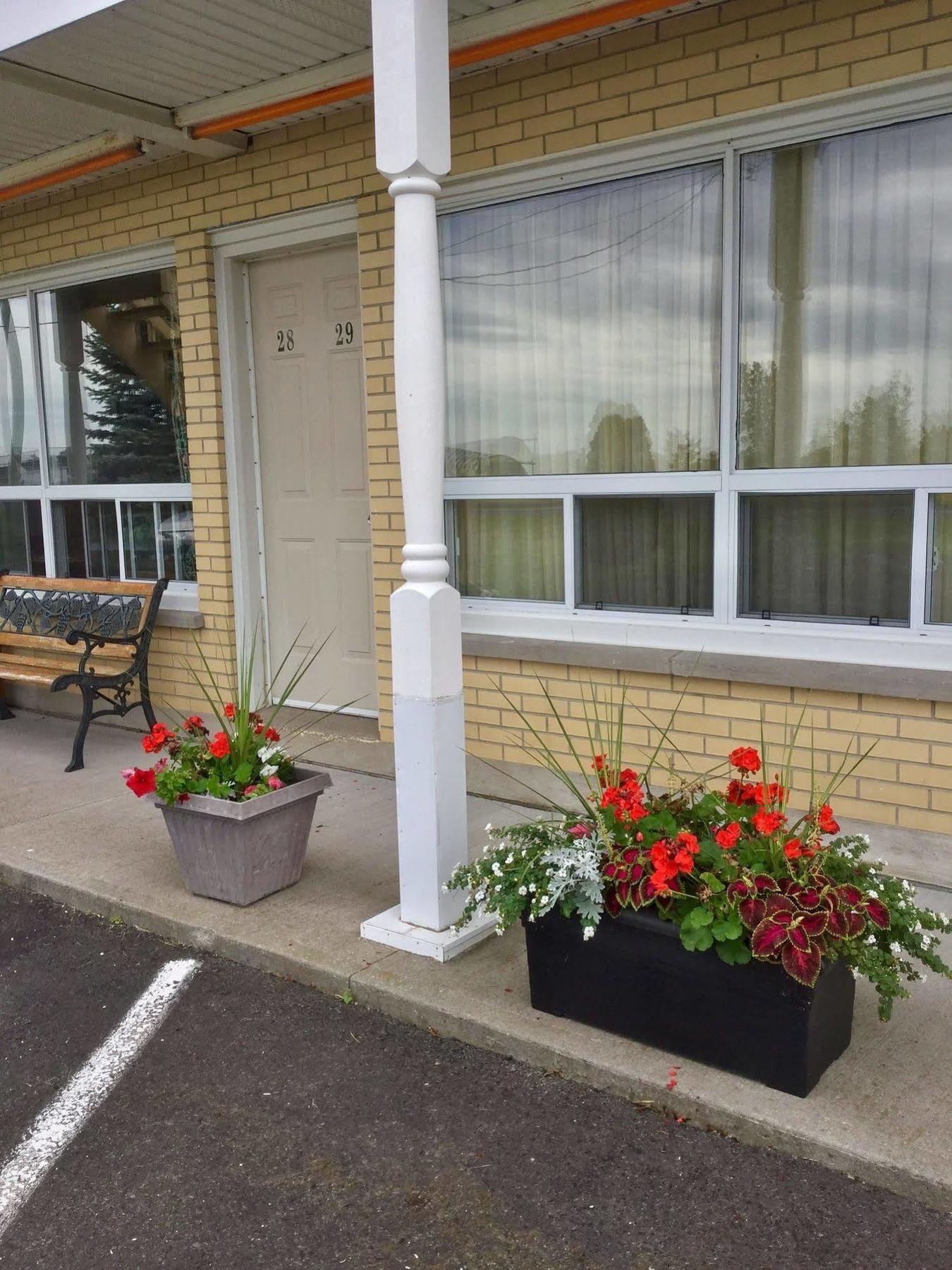 Milan Garden Inn Thorold Extérieur photo